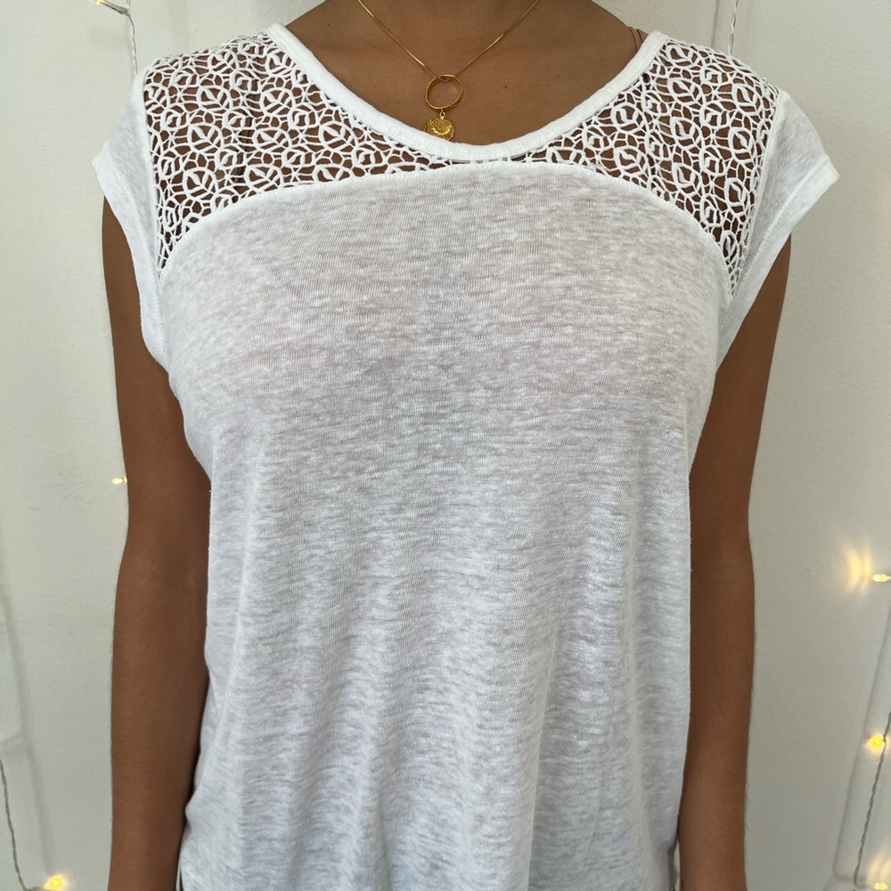 Sleeveless cutout shirt